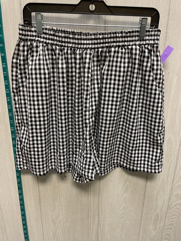 Black & White Shorts Clothes Mentor, Size 22 For Sale