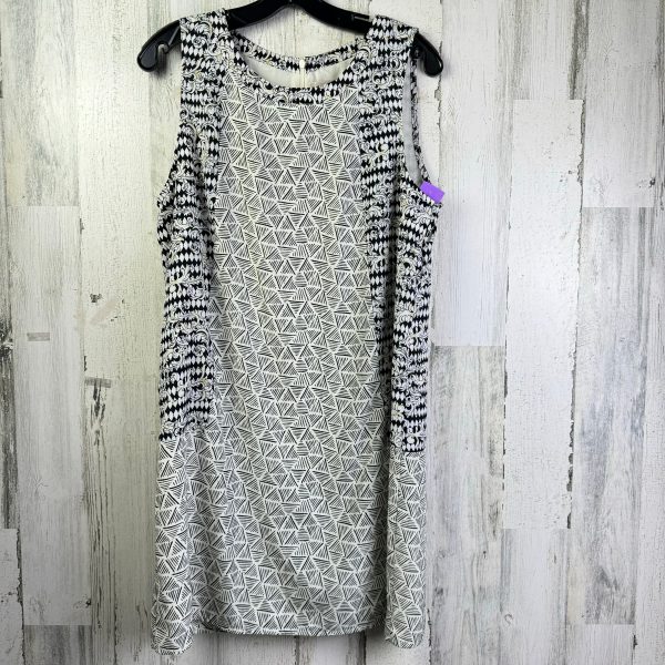 Black & White Dress Casual Short Skies Are Blue, Size M Sale