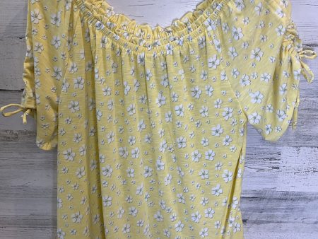 Yellow Top Short Sleeve Cato, Size M Online Sale