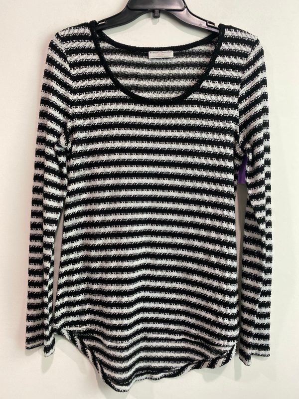 Black & White Top Long Sleeve Bobbie Brooks, Size L on Sale