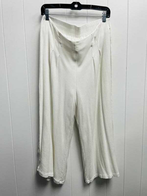 White Capris hailey lyn, Size L For Sale