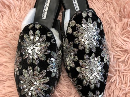 Silver Sandals Flats Charles David, Size 8 Online Sale