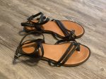 Black Sandals Flats Clothes Mentor, Size 8 Fashion