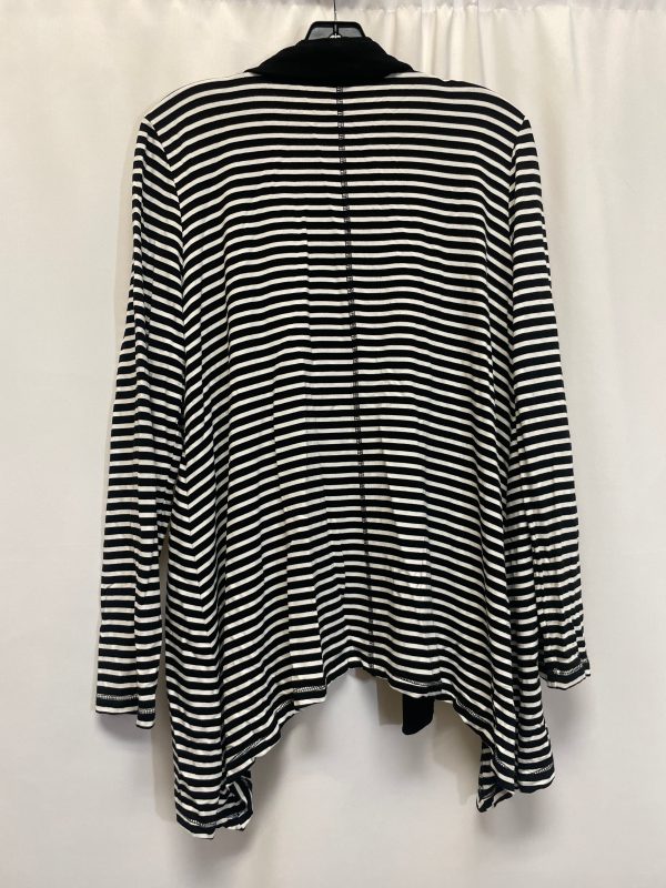 Black & White Cardigan Liz Claiborne, Size L on Sale