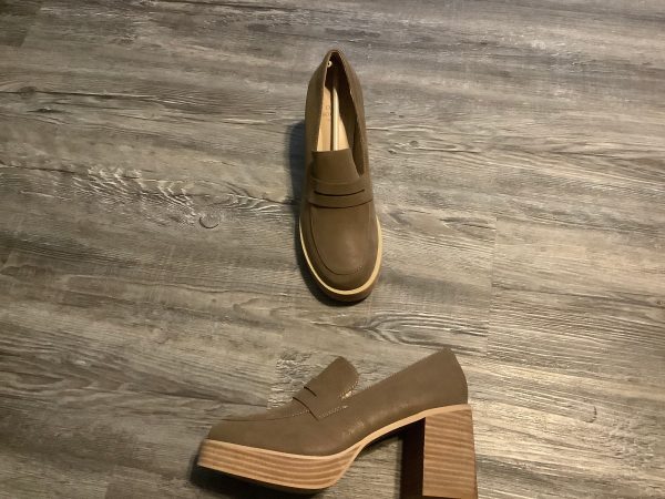 Taupe Shoes Heels Block Cmc, Size 9 on Sale